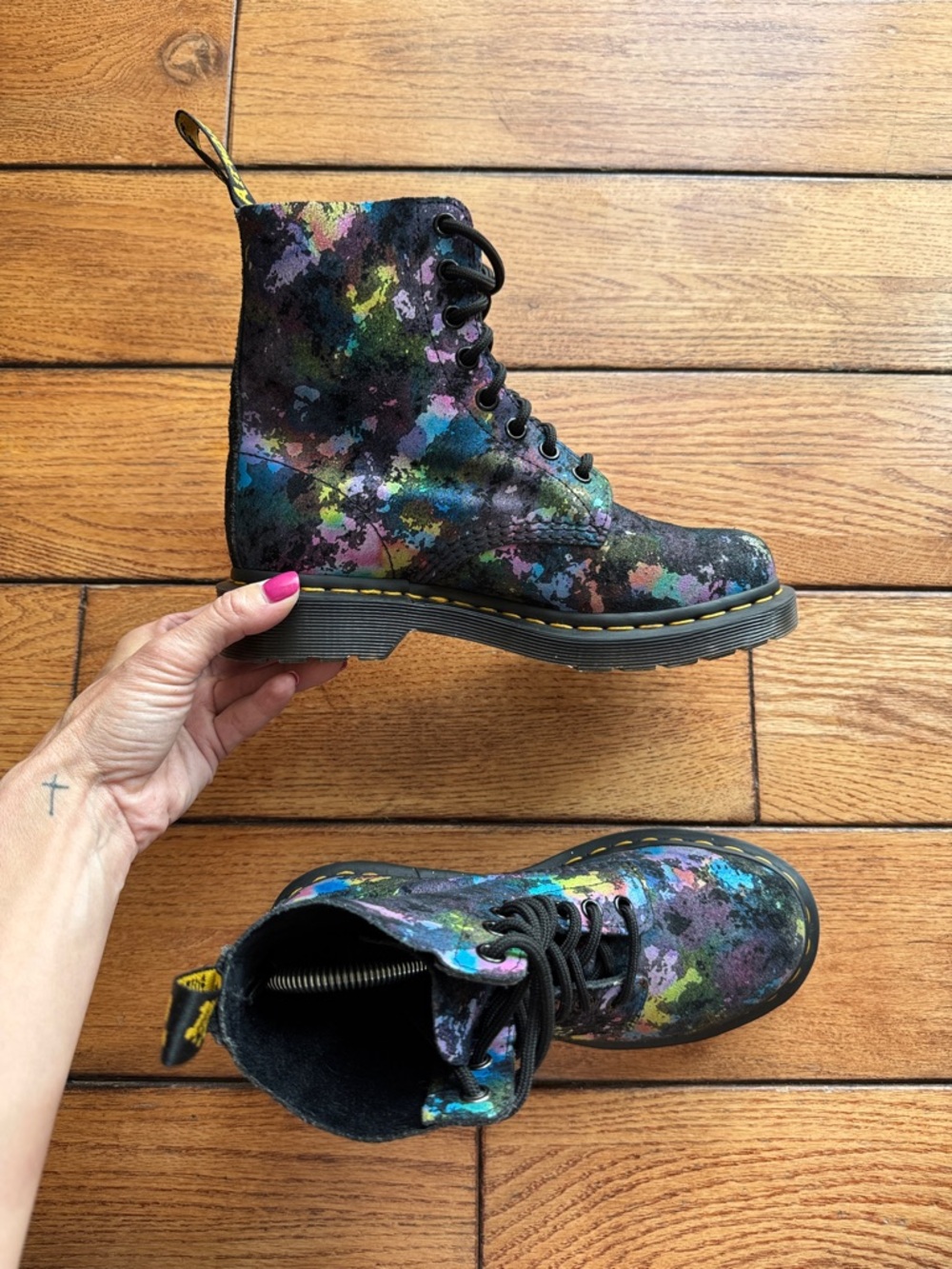 Dr Martens 1460 Pascal Lace Up Boot Black Rainbow Splatter Confetti Women’s Sz 6 - Picture 2 of 10